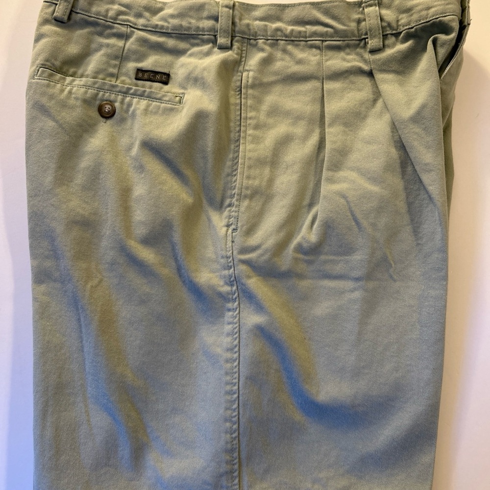 Geoffrey Beene Chino Shorts
Mens 33/34 Light Green
Cotton Pleat Front‎ High Rise